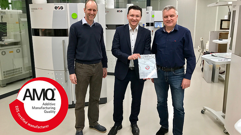 Additive Manufacturing Consultant presents AMQ certificate to head of additive manufacturing and general manager