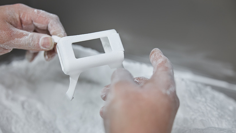 weißes 3D-gedrucktes Zubehörteil für den Kopfschutz 