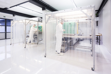 Clean room production at 1zu1. 2 1to1employees wearing protective clothing during the production of aseptic and sterile plastic parts.
